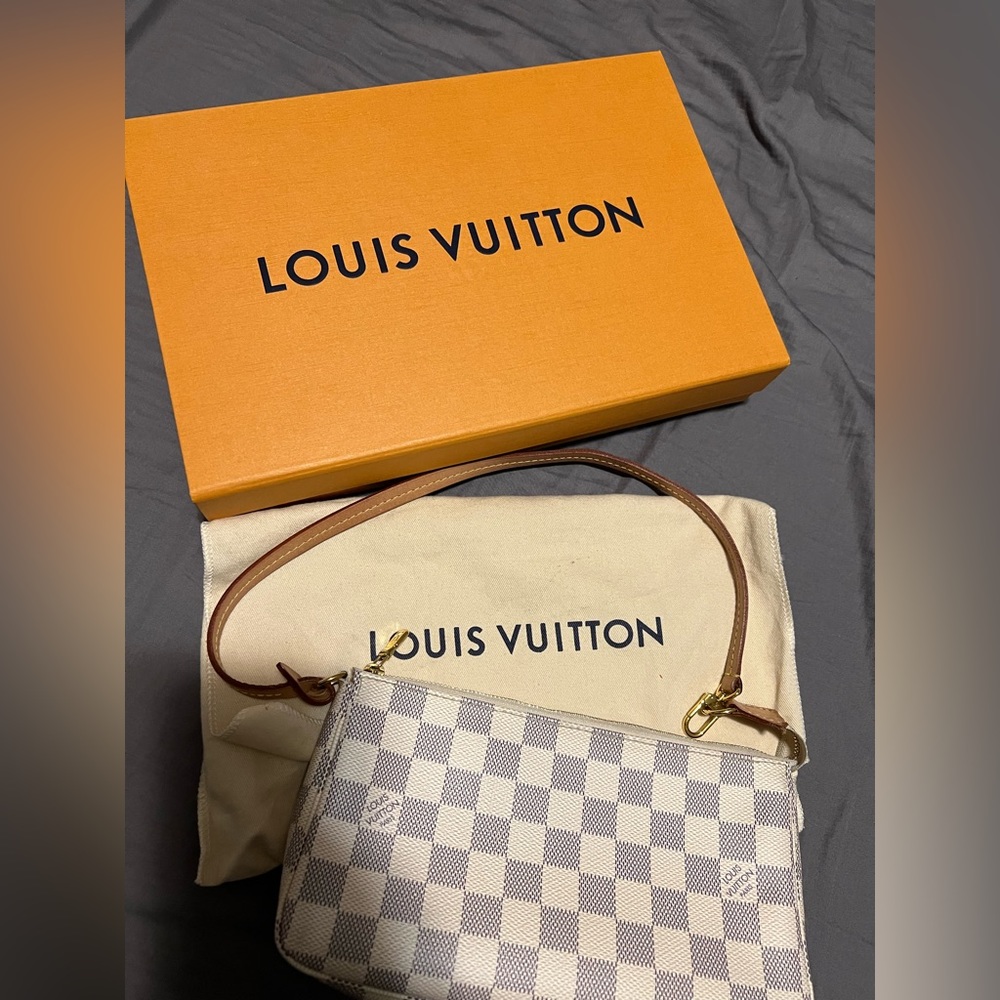 Louis Vuitton Pochette Accessoires in Damier Azure